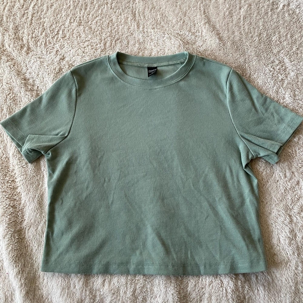 SHEIN Dazy mint green cropped shirt